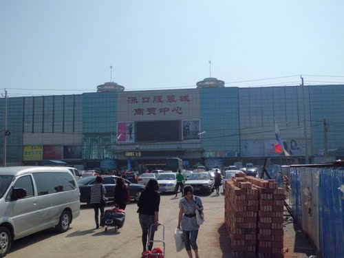 <a href=http://www.vxbbwwe.cn/jinan/ target=_blank class=infotextkey>济南</a>泺口服装城商贸中心